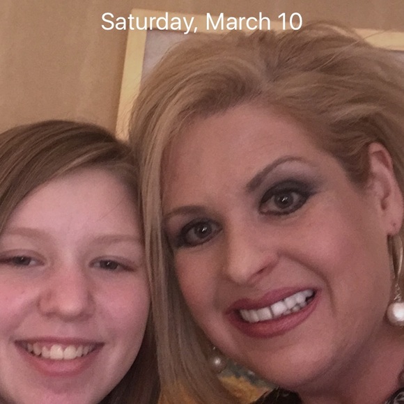 Meet your Posher, Mandy - Picture 2 of 2